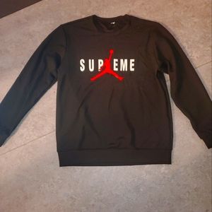 Long sleeve t-shirt/sweatshirt